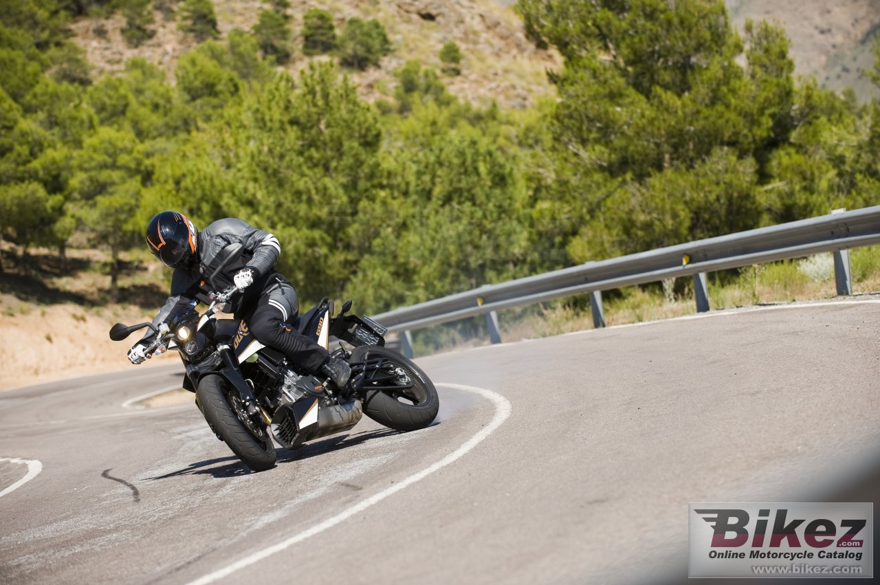 Big KTM 690 duke picture and wallpaper from Bikez.com